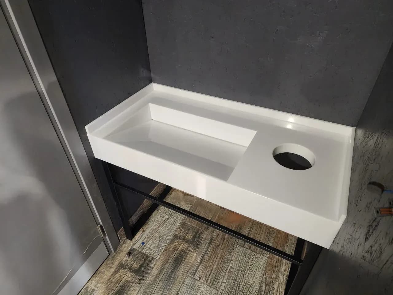 Раковина из акрилового камня