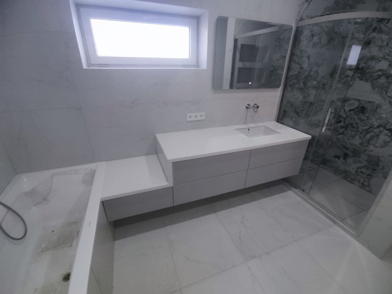 Столешница из акрилового камня Staron