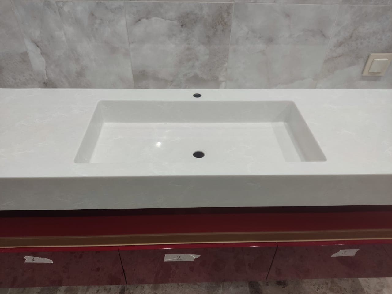 Производство столешниц из акрилового и кварцевого камня