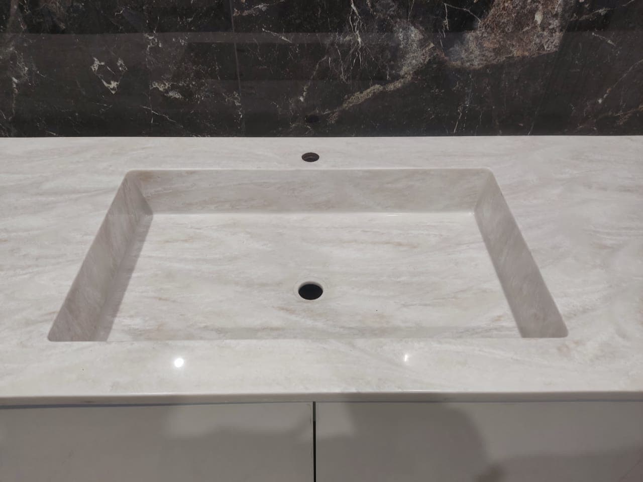 Производство столешниц из акрилового и кварцевого камня