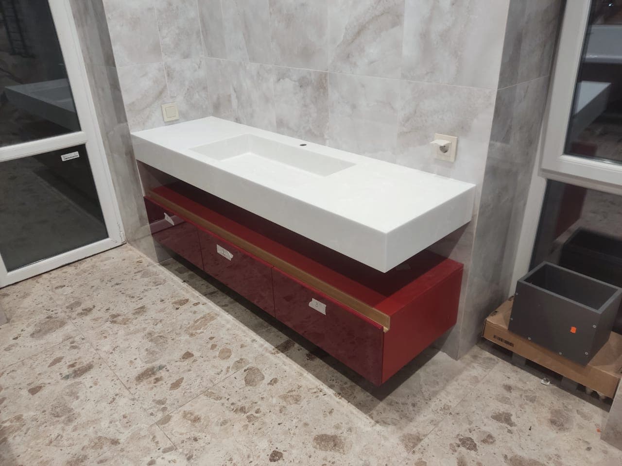 Столешница из акрилового камня Staron