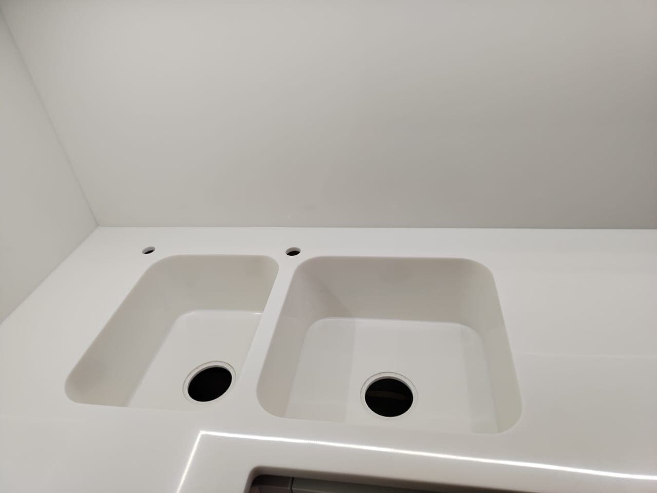 Столешница из акрилового камня с интегрированной мойкой ставрополь