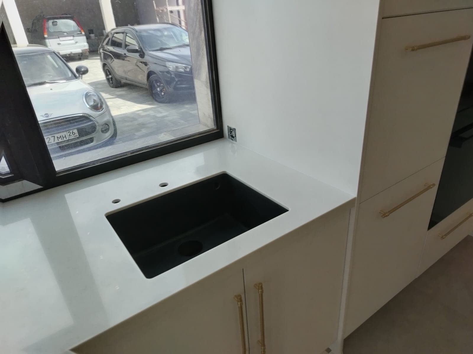 Акриловая поверхность для кухни и ванной