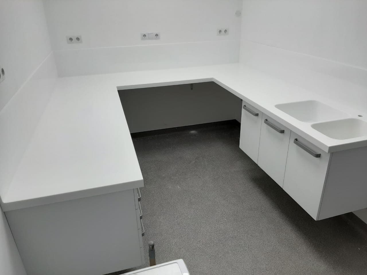 Столешница для стерилизационной с мойкой искусственный камень